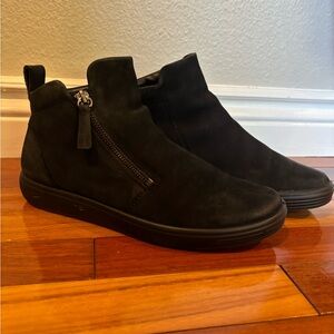 Ecco Sleek Black footwear/ankle bootie